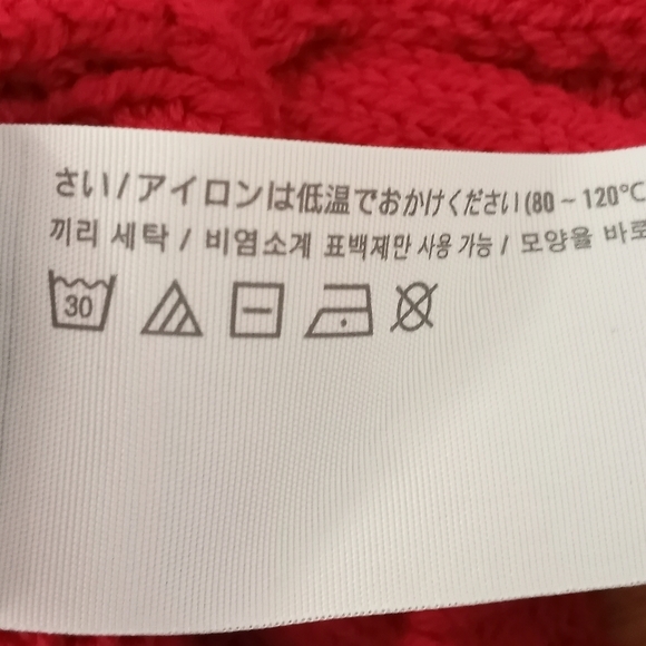 Hollister red cropped cable turtle neck sweater. Size xs. EUC. - Picture 8 of 9